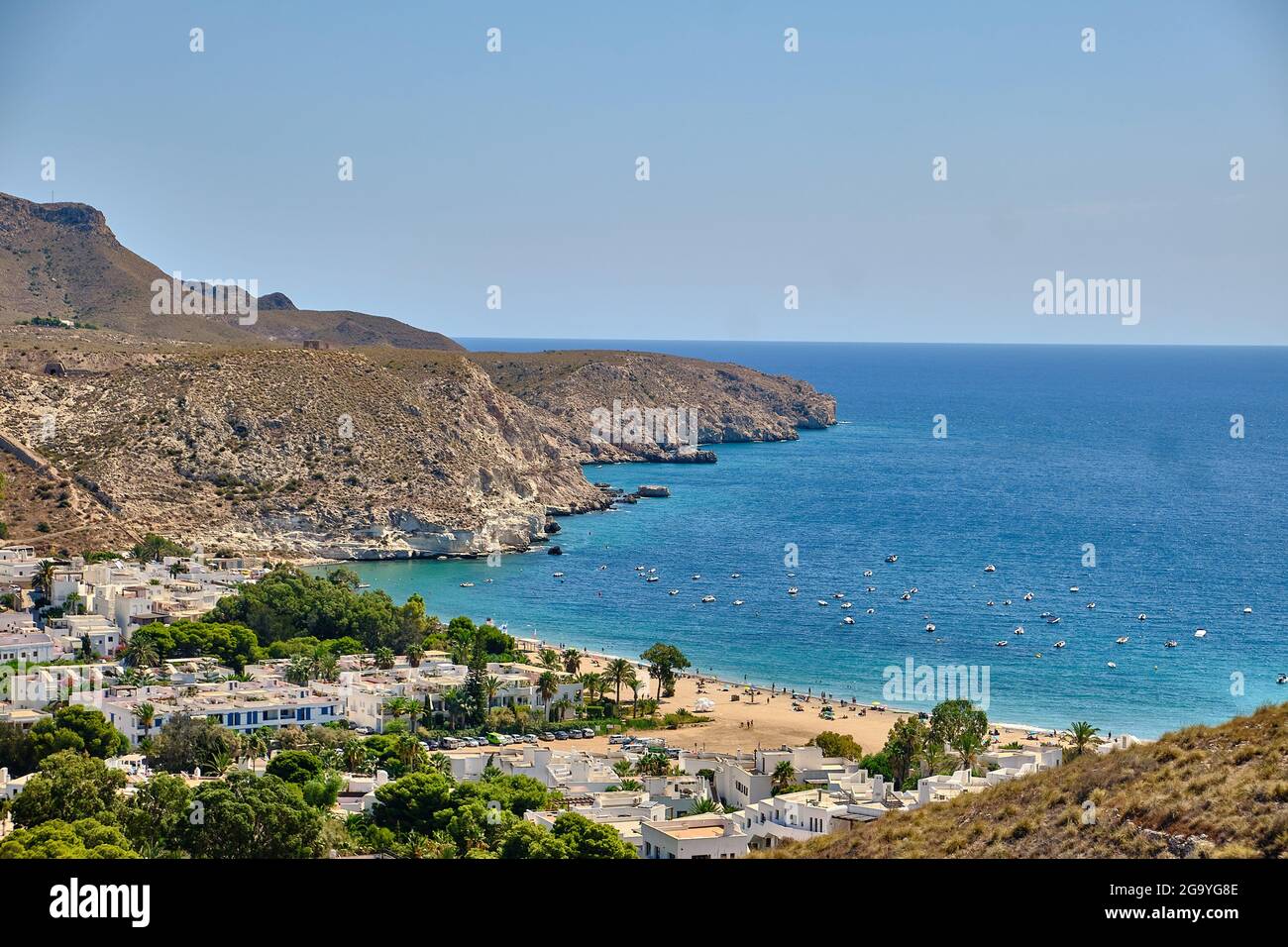 Bild von Agua Amarga in südspanien, von der Spitze des Hügels, Almeria Stockfoto