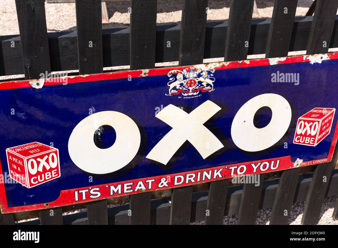 Highland Dampfeisenbahn. Boot von Garten. Vintage Oxo Emaille-Schild. Speyside-Eisenbahnen. Schottland, Vereinigtes Königreich Stockfoto