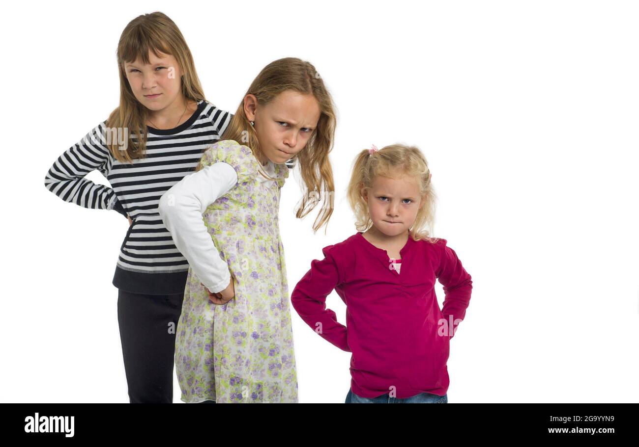 Drei zornige Schwestern, drei zornige Kinder Stockfoto