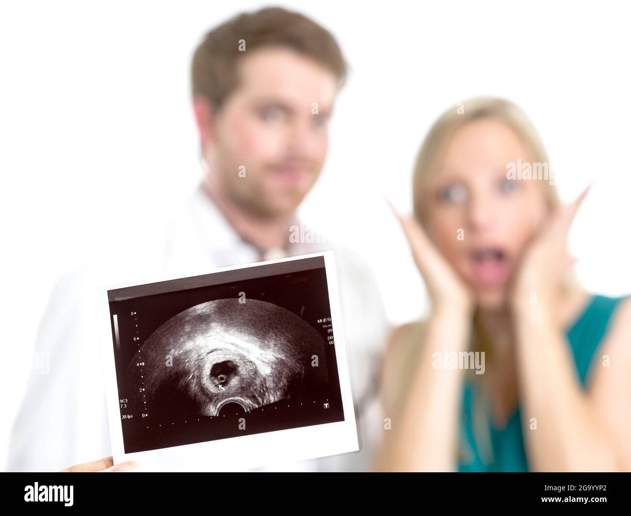 Arzt spricht über das Ultraschallbild der Schwangeren, Deutschland Stockfoto