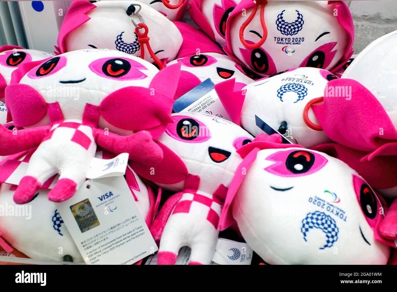 Tokio, Japan. Juli 2021. Das Paralympische Maskottchen von Tokio 2020 heißt Someity, ein riesiges Lieblings-Kranspiel in der Spielecke von Shinjuku, Tokio. Kredit: SOPA Images Limited/Alamy Live Nachrichten Stockfoto