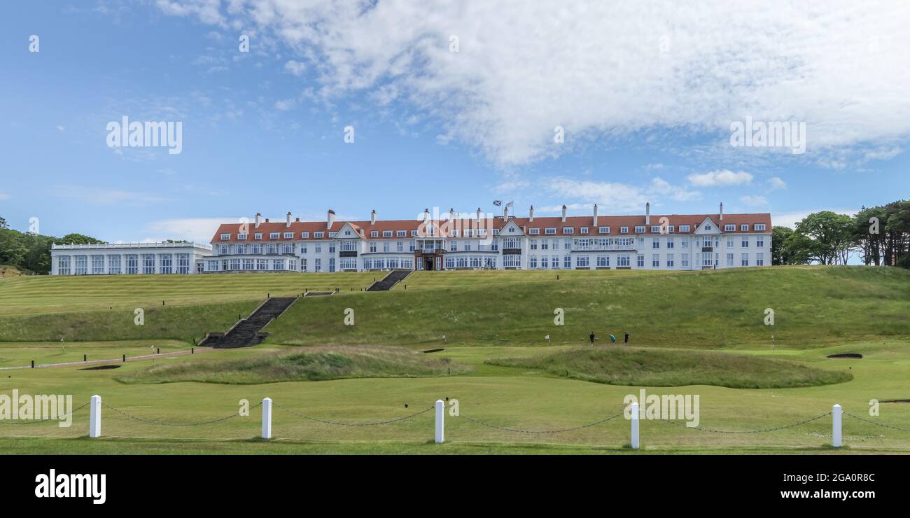 Golfer, die das Übungsgrün im Trump Turnberry Hotel und Golfplatz in South Ayrshire, Schottland, Großbritannien, auflegen Stockfoto