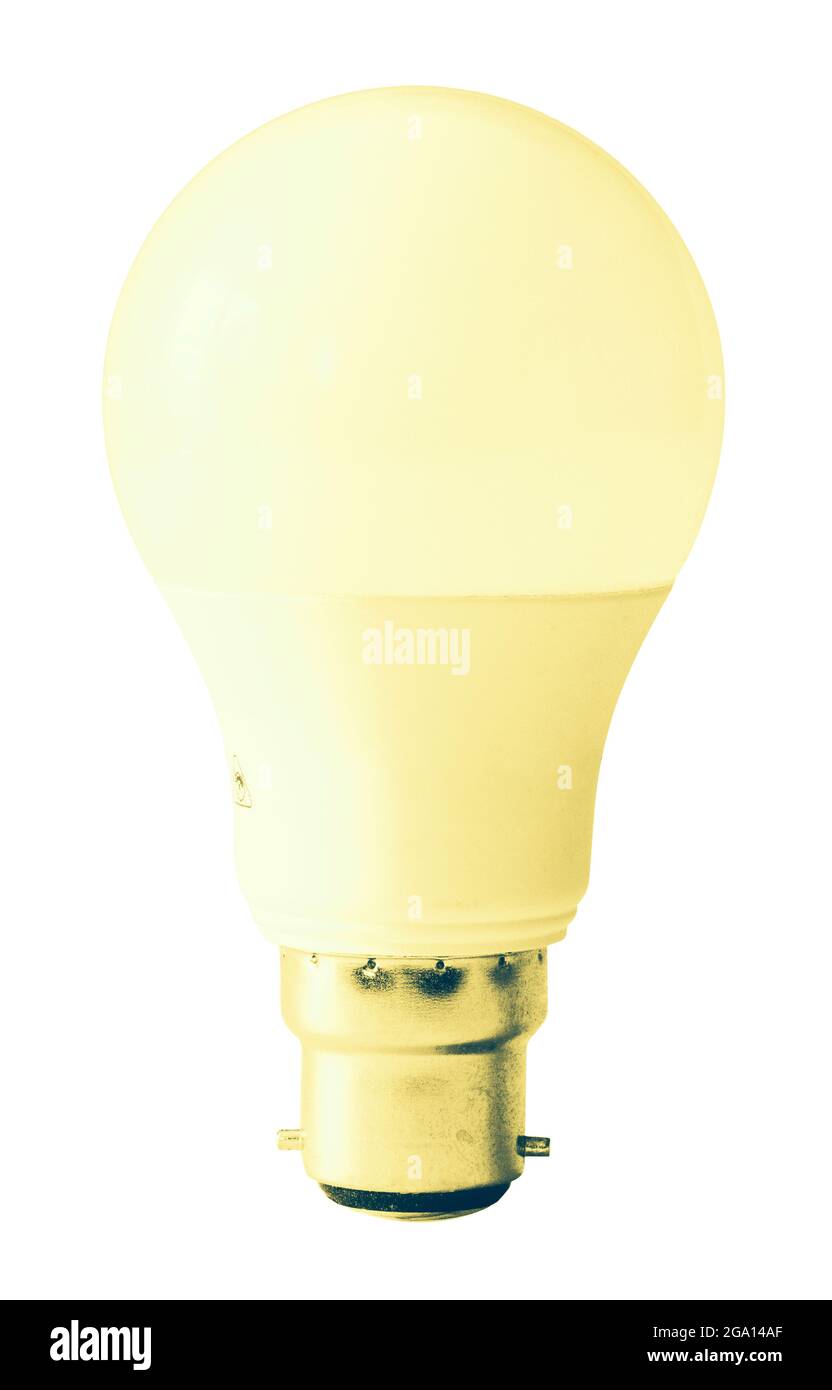 Energiesparende LED-Glühbirne mit Bajonettverschluss, traditionell geformt,  isoliert vor weißem Hintergrund, mit Abschneideweg Stockfotografie - Alamy