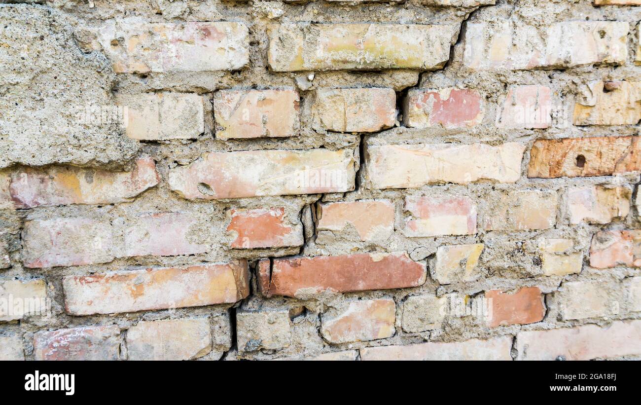 Textur einer Wand mit großem Riss Stockfoto