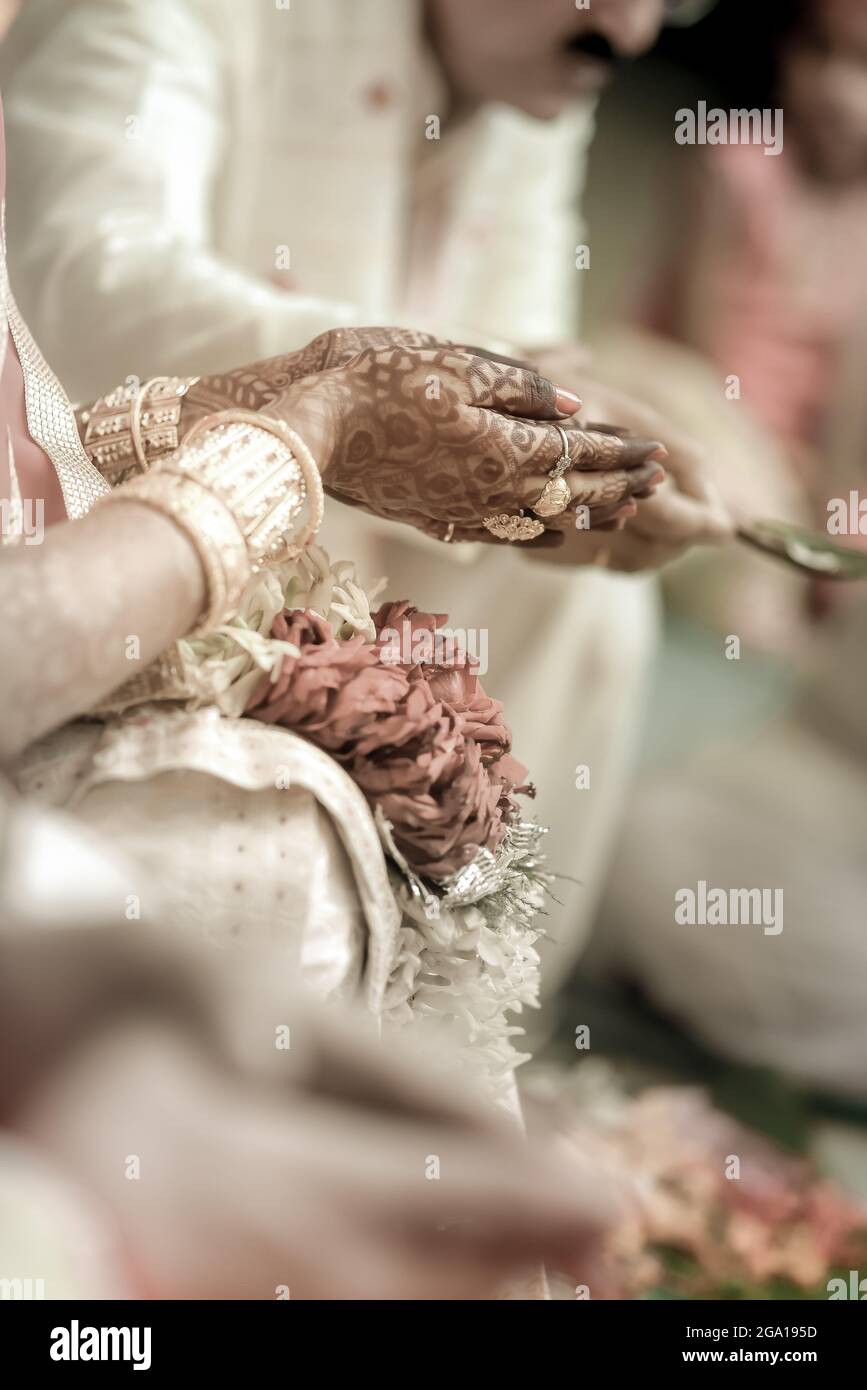 Hinduistische oder indische Hochzeitszeremonie Rituale und Traditionen (Assamesische Hochzeit) Stockfoto