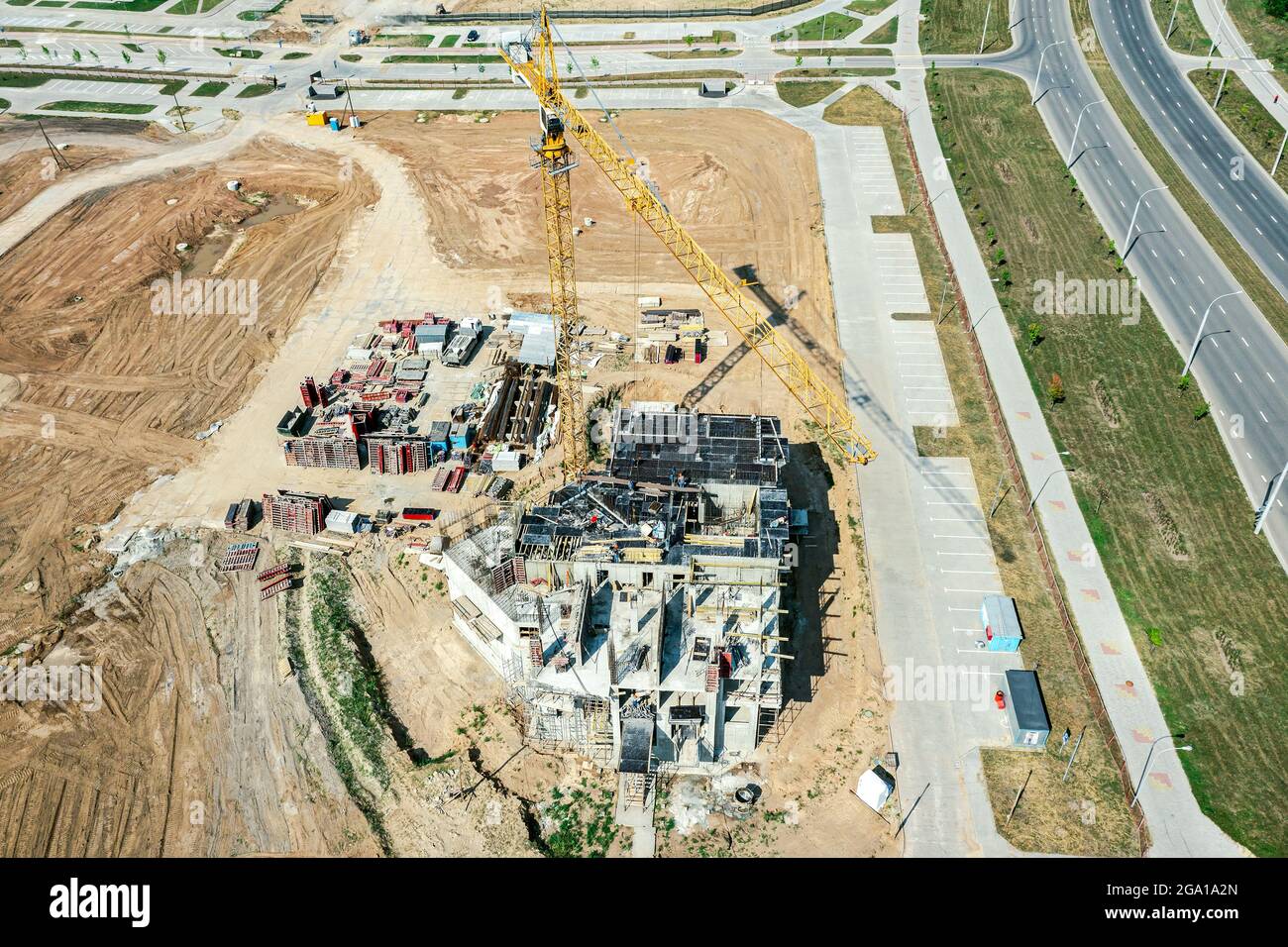 Hochhaus im Bau. Luftaufnahme der Baustelle. Stockfoto