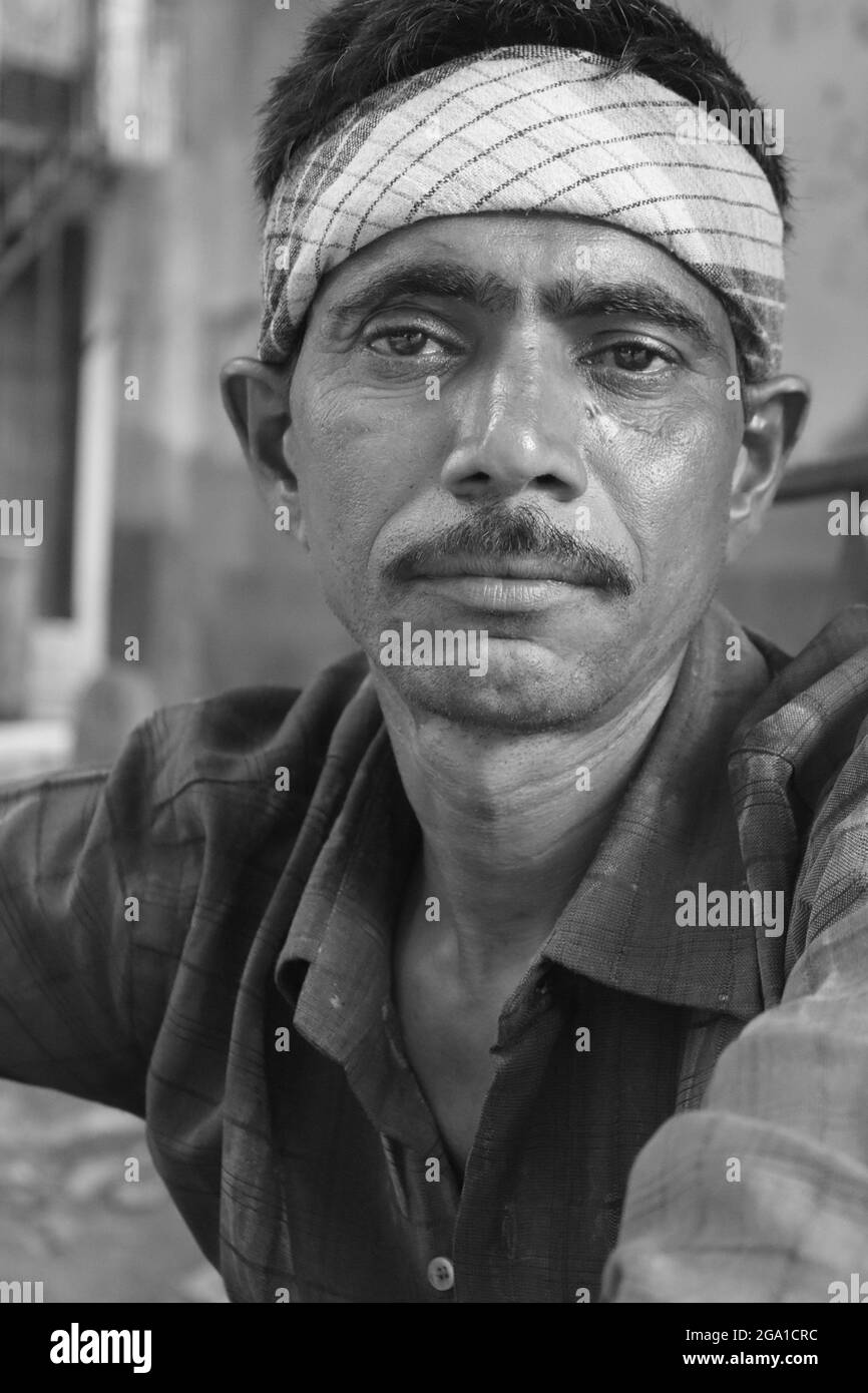 Porträt des armen indischen Dorfbewohners Stockfoto