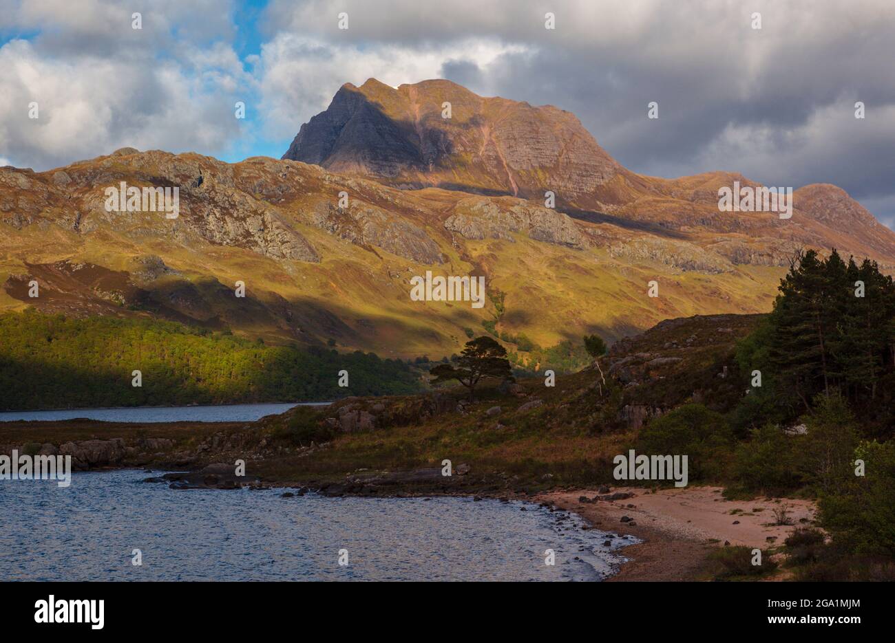 Slioch Mountain across Loch Maree by Kinlochewe Wester Ross Scottish Highlands Scotland UK Stockfoto