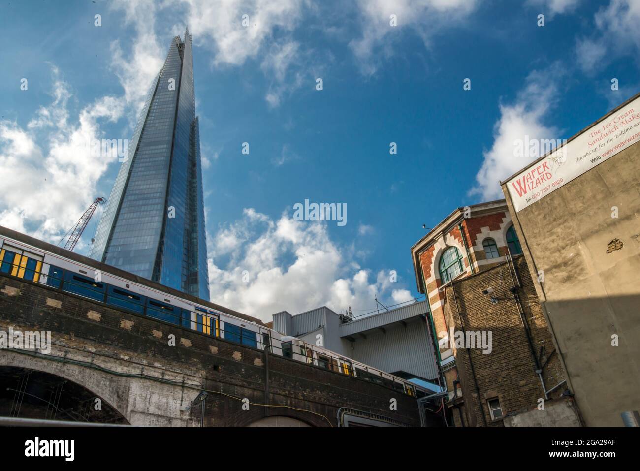 Blick auf den Shard Wolkenkratzer in London, England. Stockfoto