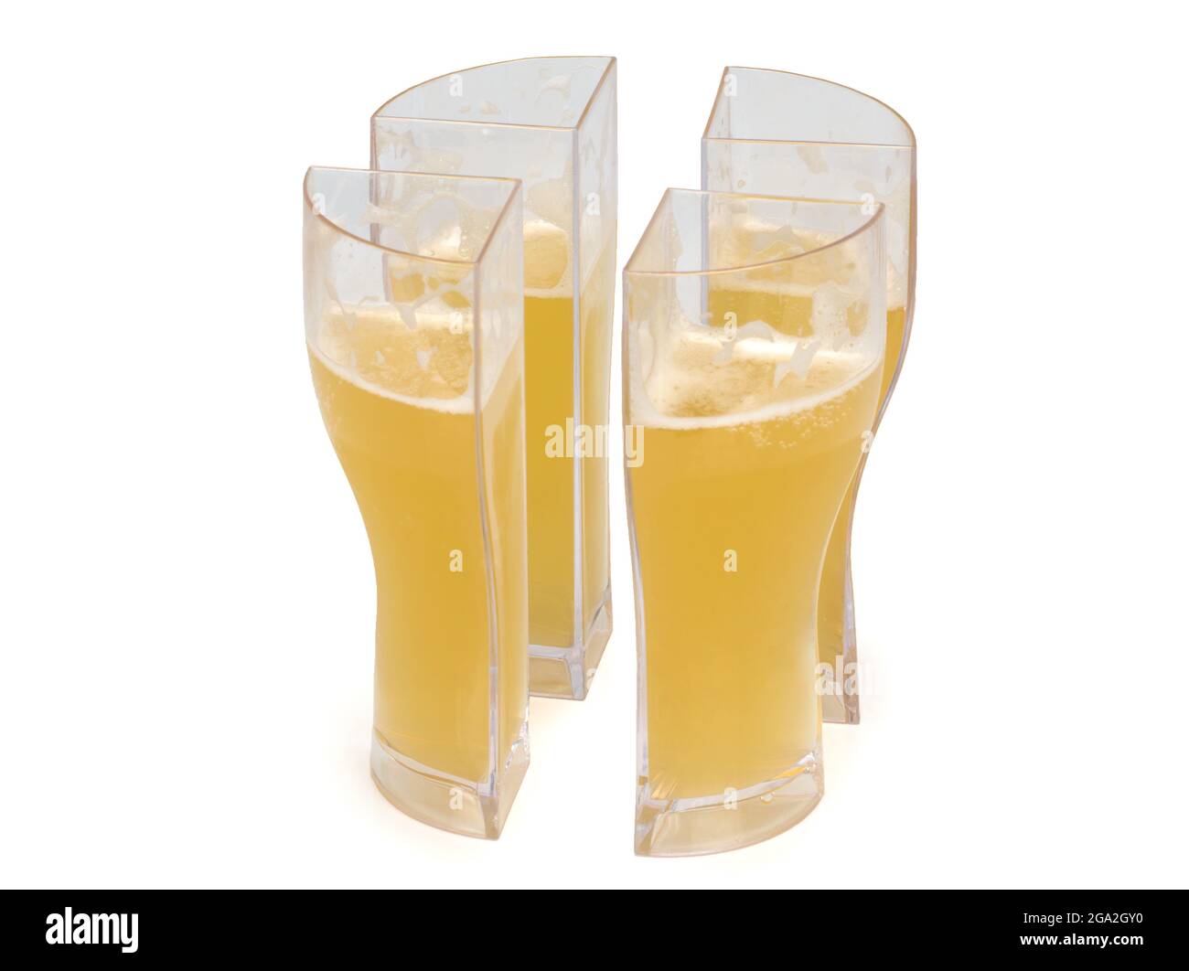 Leichtes Bier im Glas. Glas, in vier Teile geteilt Stockfoto