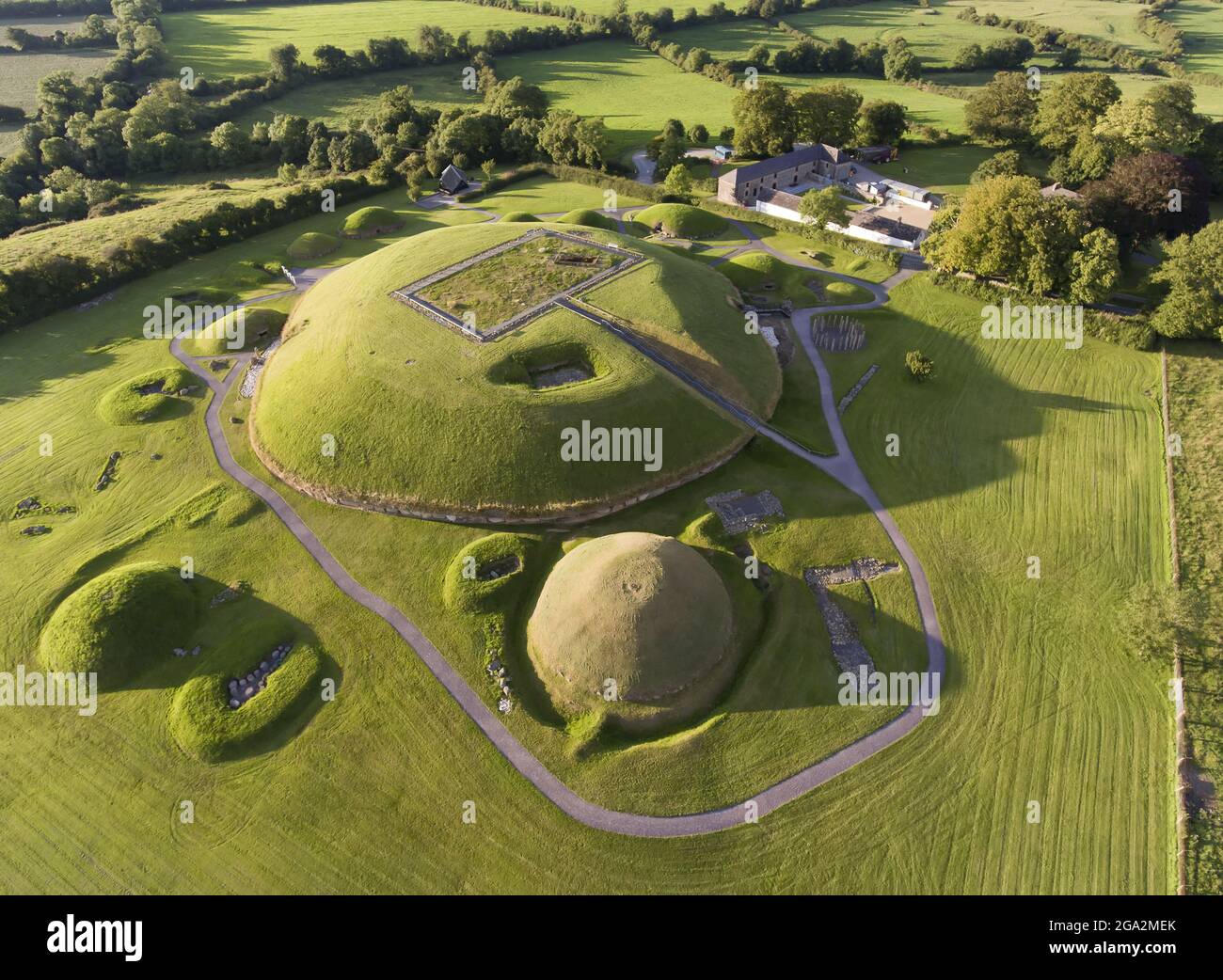 Alte Grabstätten in Knowth, neolithisches Denkmal der Brun na Boinne Heritage Site; Donore, County Meath, Irealnd Stockfoto