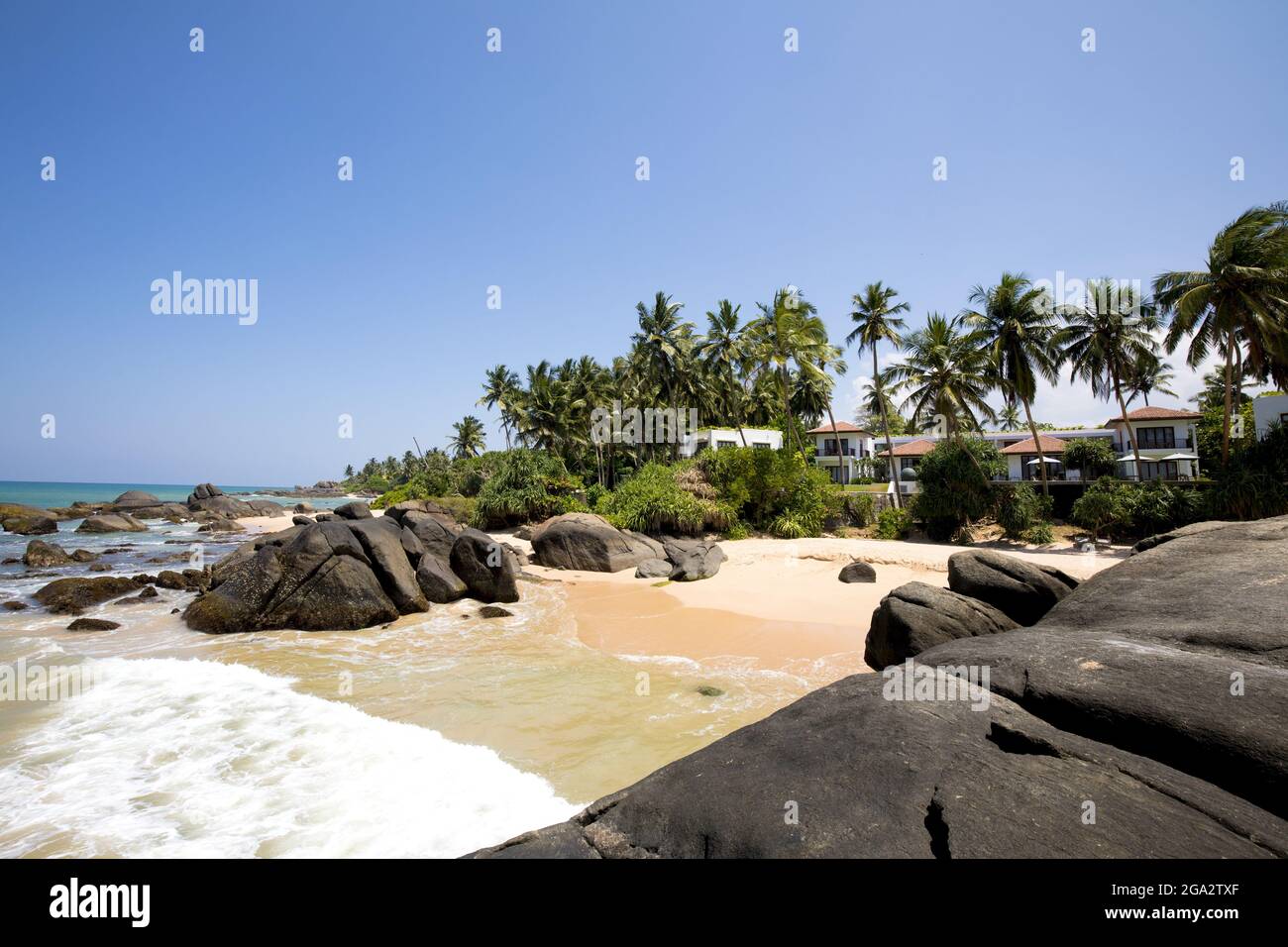 Oceanfront Beach at Kuma Beach, Teardrop Boutique Hotel near Balapitiya along the Indian Ocean; Balapitiya, Galle District, Sri Lanka Stockfoto