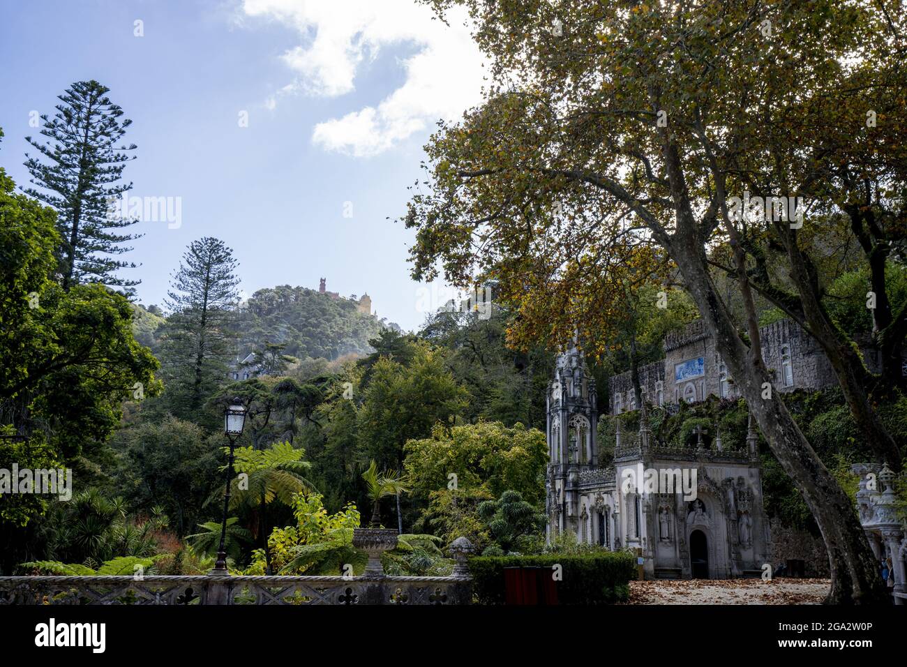 Historisches Anwesen und Garten in der Altstadt von Sintra; Sintra, Lissabon, Portugal Stockfoto