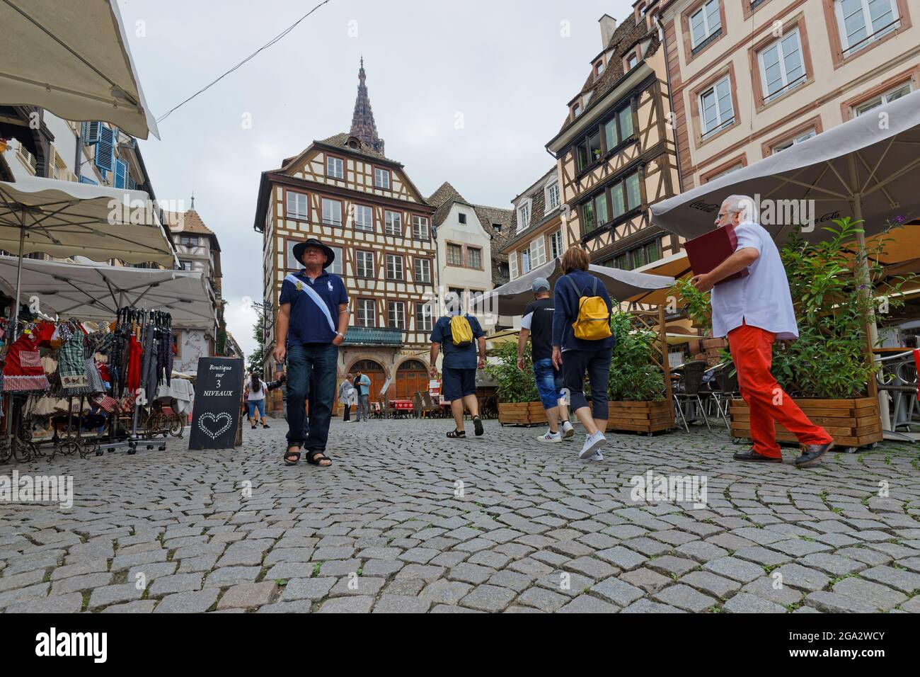 STRASSBURG, FRANKREICH, 23. Juni 2021 : im Frühsommer des Covid-Jahres warten Bars und Restaurants auf die Touristen. Stockfoto