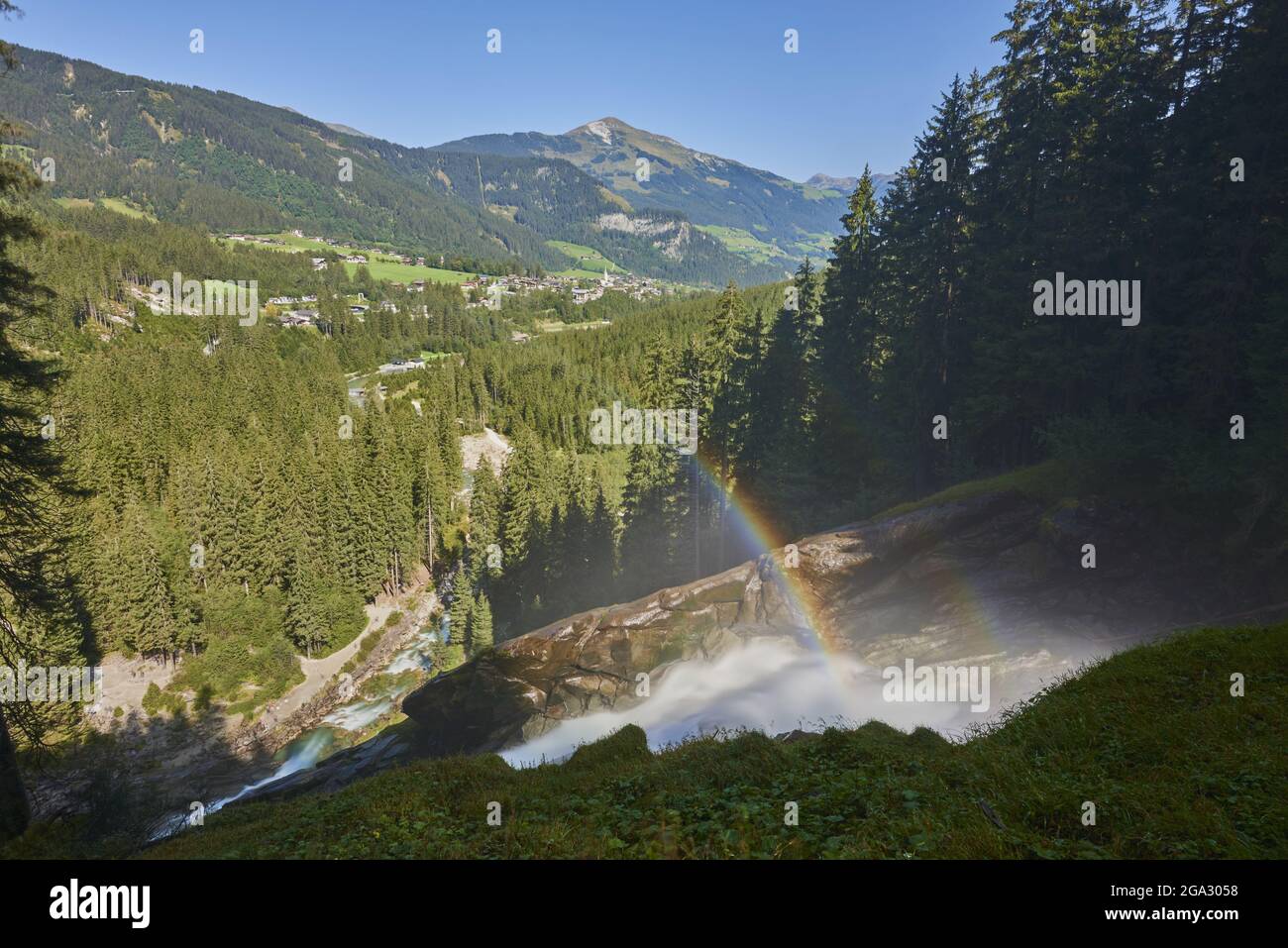 Regenbogen an den Krimmler Wasserfällen; Salzburger Land, Österreich Stockfoto