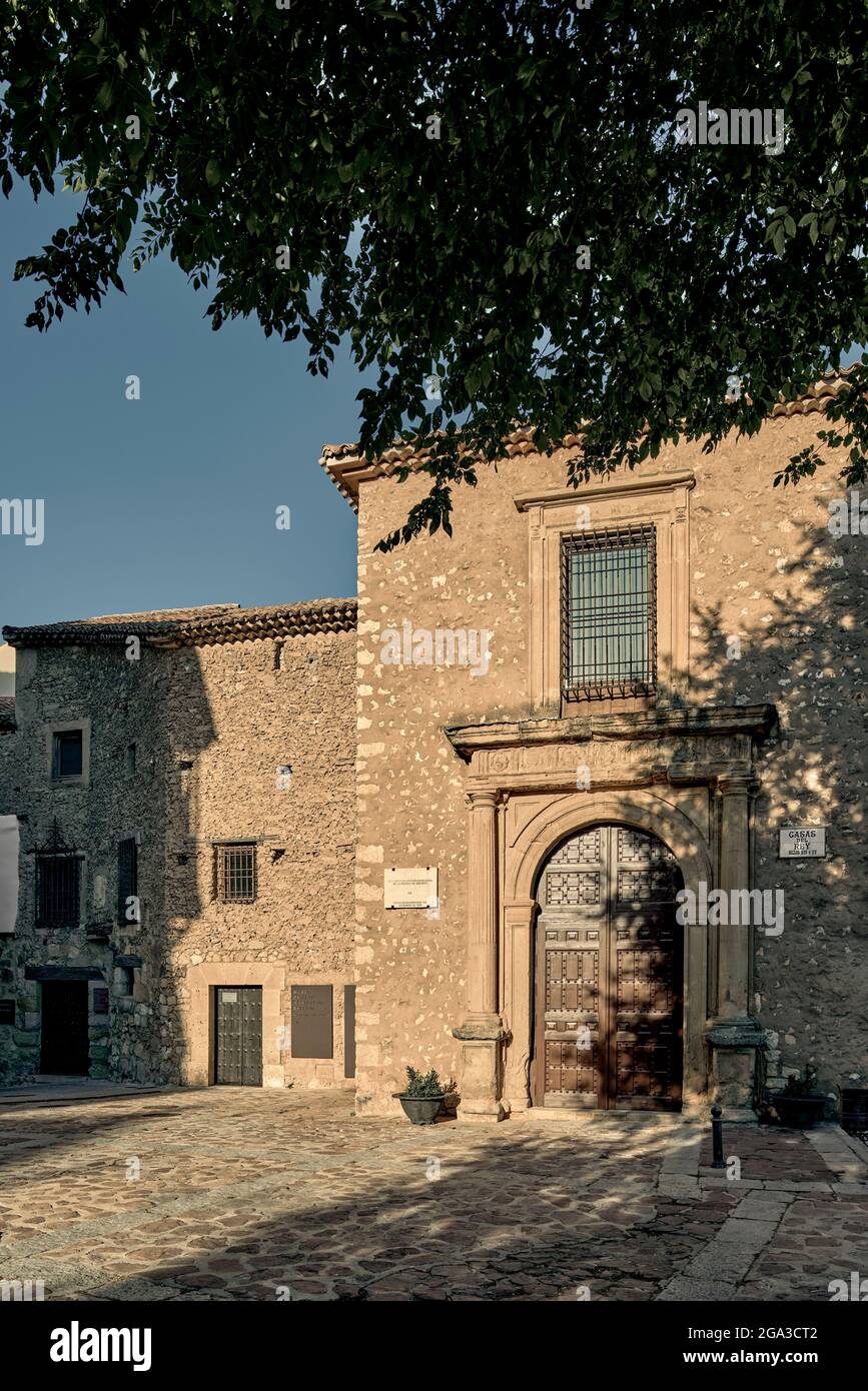 Casas del Rey oder Hängehäuser, in denen sich heute das Museum für abstrakte spanische Kunst befindet, im Hoz del Rio Huecar, Stadt Cuenca, La Mancha Spanien Stockfoto