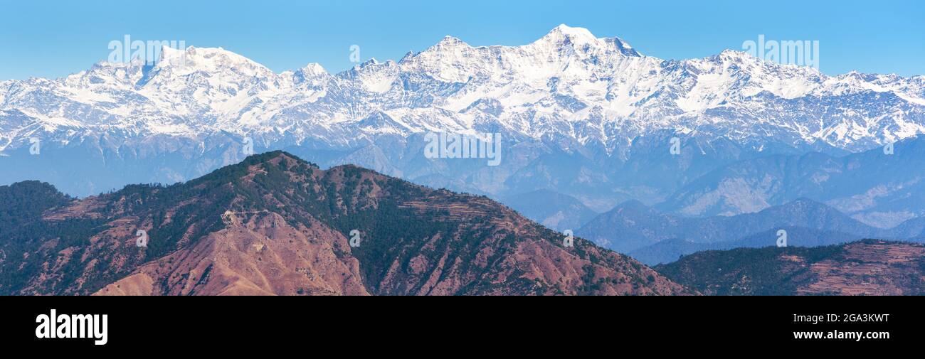 Mount Bandarpunch, Himalaya, Panoramablick auf den indischen Himalaya, große Himalaya-Range, Uttarakhand Indien, Blick von Mussoorie Road, Gangotri Range Stockfoto