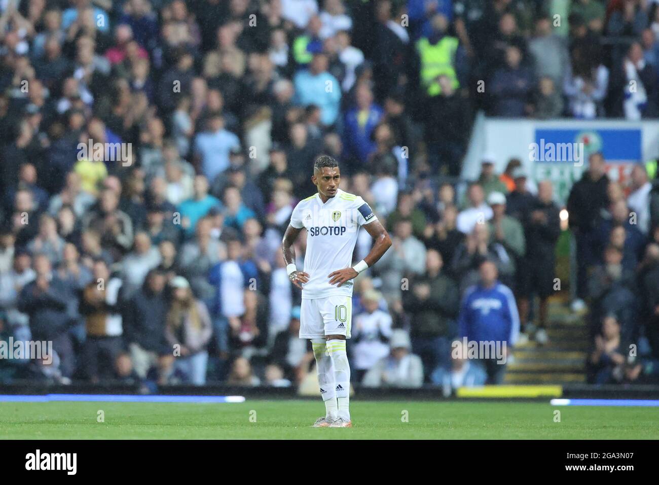 Blackburn Grossbritannien 28 Juli Raphinha Von Leeds United Im Sintflutartigen Regen Wahrend Des Vorsaison Freundschaftsspiel Zwischen Blackburn Rovers Und Leeds United Am Mittwoch 28 Juli 2021 Im Ewood Park Blackburn Kredit Pat Scaasi