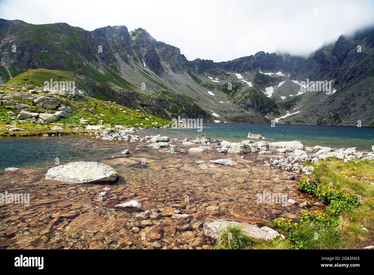 Velke hincovo pleso See und Mount Koprovsky stit, Vysoke Tatry Berge, Karpaten, Slowakei Stockfoto