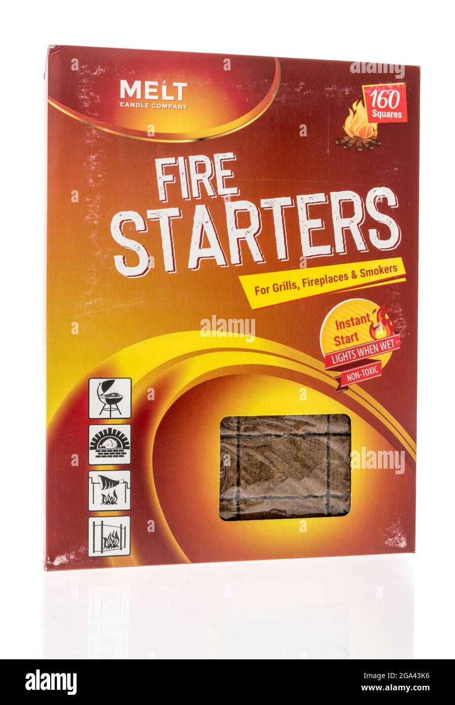 Winneconne, WI -25 Juli 2021: Ein Paket von Schmelzkerzen Unternehmen Feuerstarter für Holz, Holzkohle und Pellets auf einem isolierten Hintergrund Stockfoto