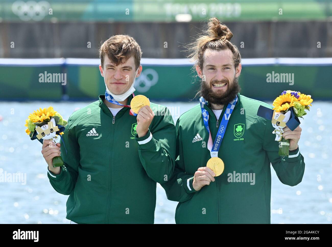 Tokio, Japan. Juli 2021. Fintan Mc Carthy (L) und Paul O'Donovan aus Irland nehmen am 29. Juli 2021 an der Verleihung der Leichtgewicht-Doppelzweier-Sculls für Männer bei den Olympischen Spielen 2020 in Tokio, Japan, Teil. Kredit: Guo Chen/Xinhua/Alamy Live Nachrichten Stockfoto