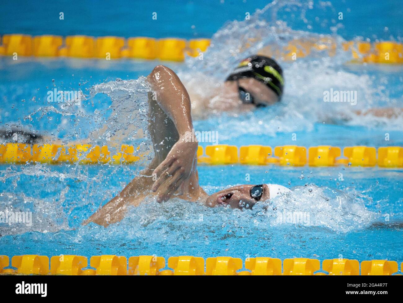 Tokio, Kanto, Japan. Juli 2021. Robert Finke (USA) gewinnt die Goldmedaille beim 800-m-Freistil-Finale der Männer während der Olympischen Spiele 2020 in Tokio im Tokyo Aquatics Center am Donnerstag, den 29. Juli 2021 in Tokio. (Bild: © Paul Kitagaki Jr./ZUMA Press Wire) Stockfoto