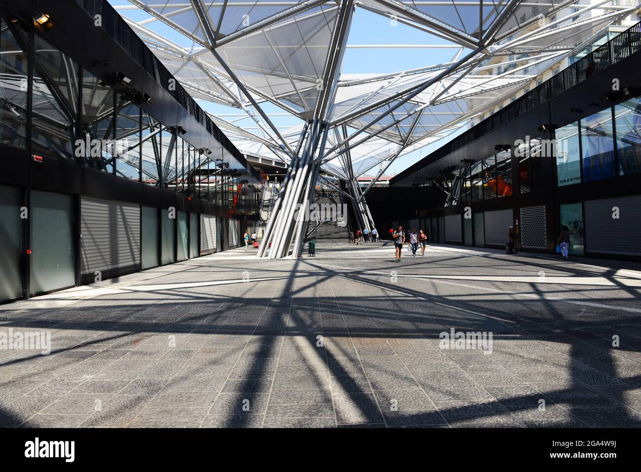 Die farbenfrohe U-Bahnstation Garibaldi in Neapel, Italien. Stockfoto