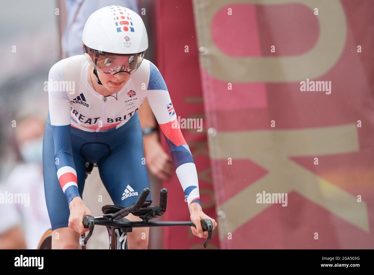 Oyama, Japan. Juli 2021. Radfahren: Olympische Spiele, Oyama (22.10 km), Einzelzeitfahren der Frauen auf dem Fuji International Speedway. Anna Shackley aus Großbritannien. Quelle: Sebastian Gollnow/dpa/Alamy Live News Stockfoto