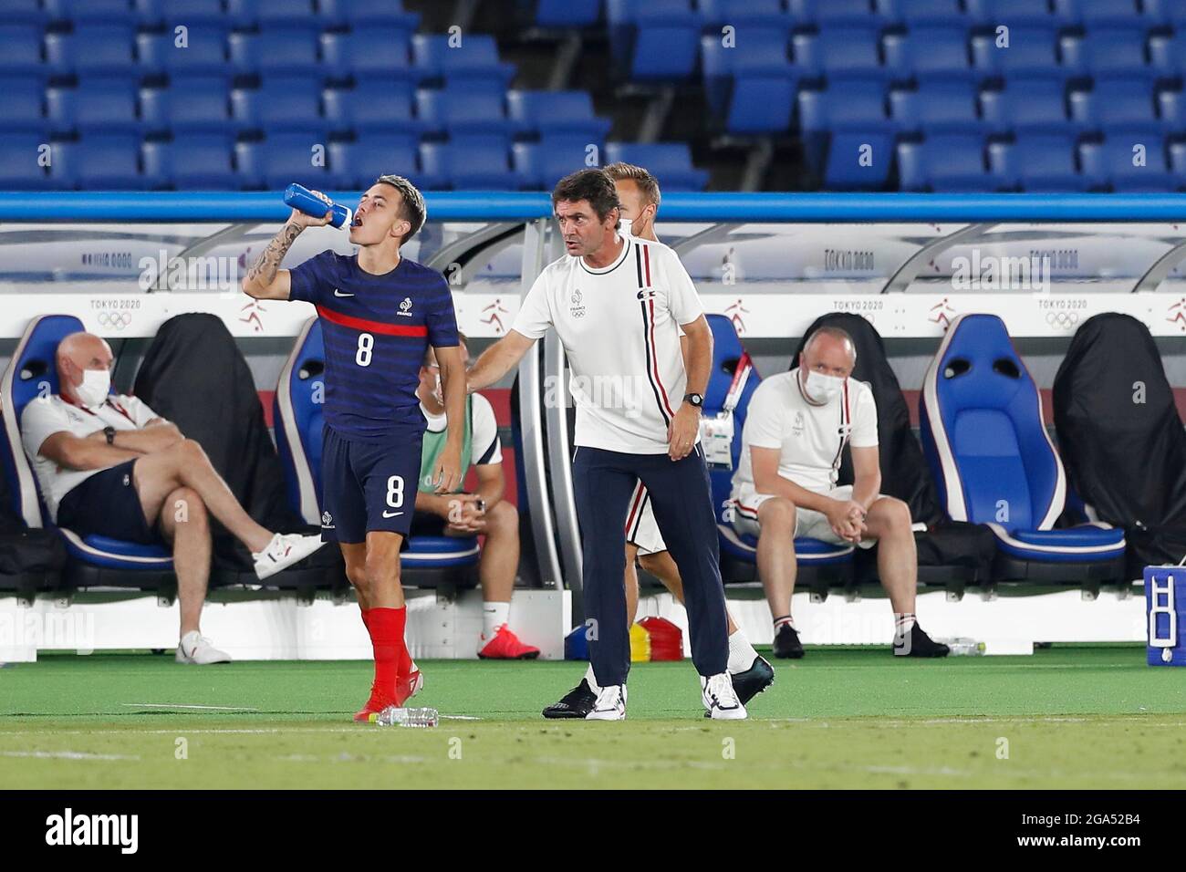 Yokohama, Japan. Juli 2021. (L-R) Enzo Le Fee, Sylvain Ripoll (FRA) Fußball/Fußball : Olympische Spiele Tokio 2020 Männerfußball 1. Runde Gruppe EIN Spiel zwischen Frankreich 0-4 Japan im Internationalen Stadion Yokohama in Yokohama, Japan . Quelle: Mutsu Kawamori/AFLO/Alamy Live News Stockfoto