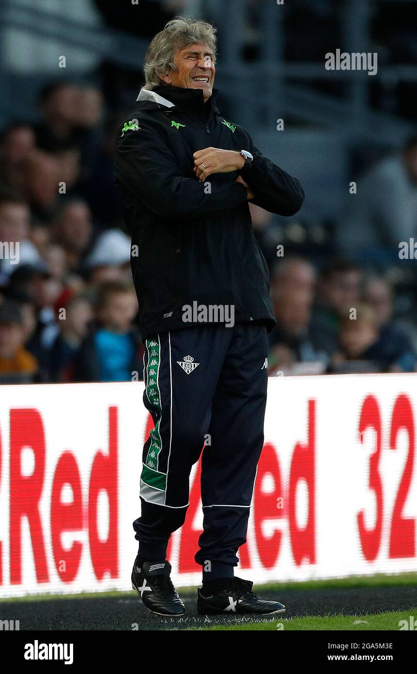 Derby, England, 28. Juli 2021. Manuel Pellegrini, der Manager von Real Betis, während des Vorsaison-Freundschaftsspiel im Pride Park Stadium, Derby. Bildnachweis sollte lauten: Darren Staples / Sportimage Stockfoto