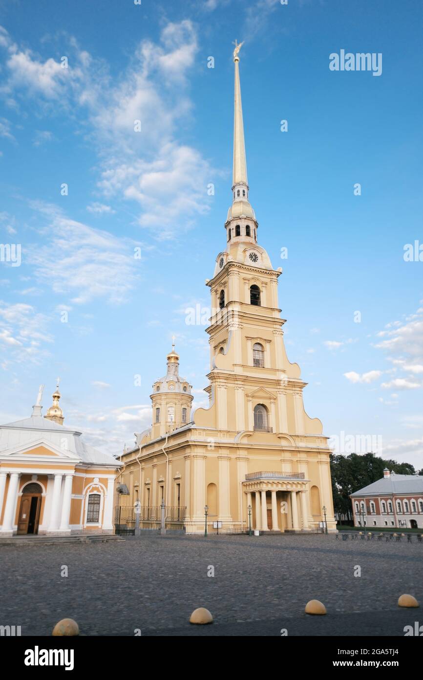 Die Peter-und-Paul-Kathedrale ist eine russisch-orthodoxe Kathedrale, die sich in der Peter-und-Paul-Festung befindet. Stockfoto