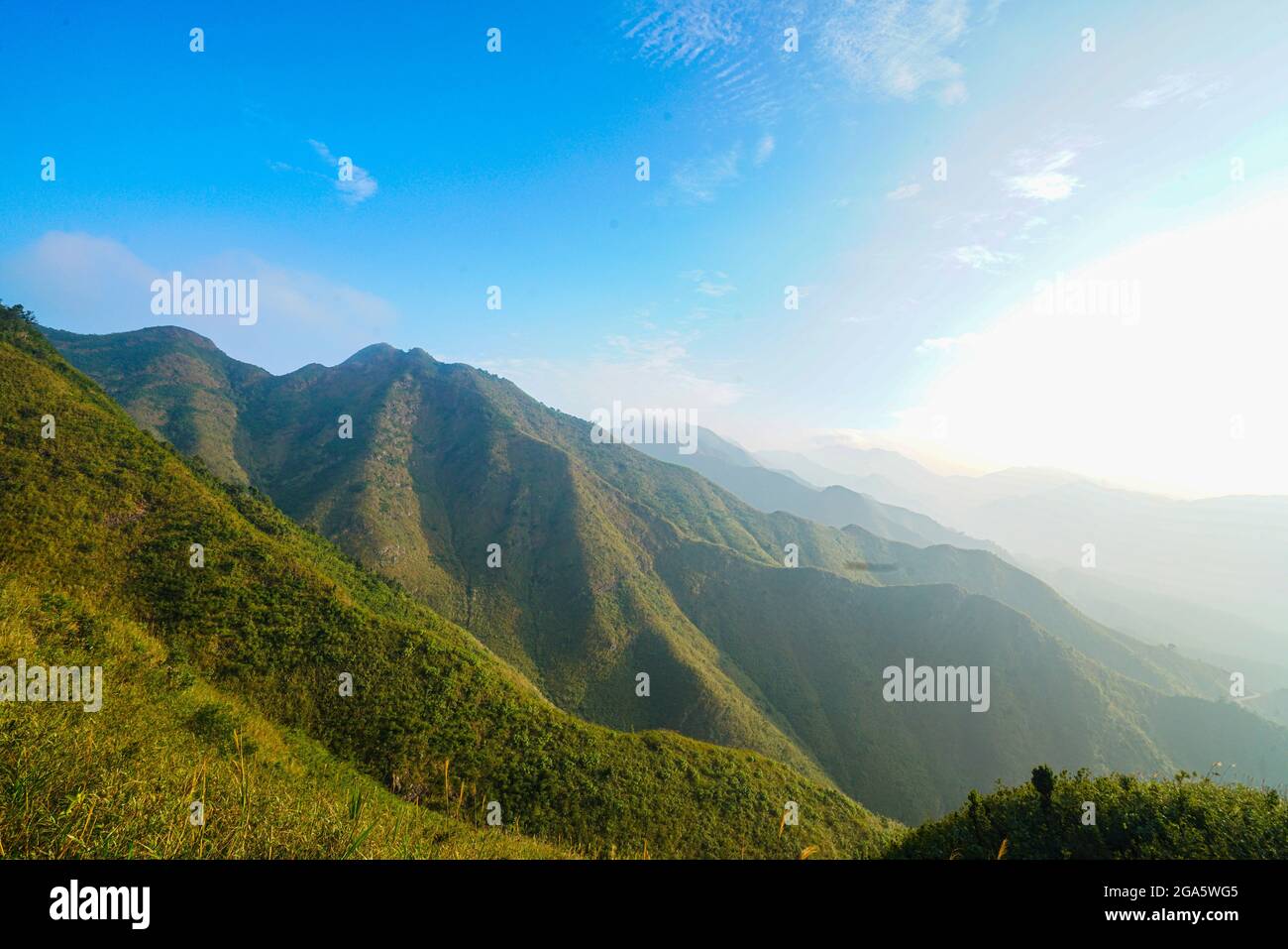 Schöne Aussicht auf die Berge in Binh Lieu Bezirk Quang Ninh Provinz Nordvietnam Stockfoto