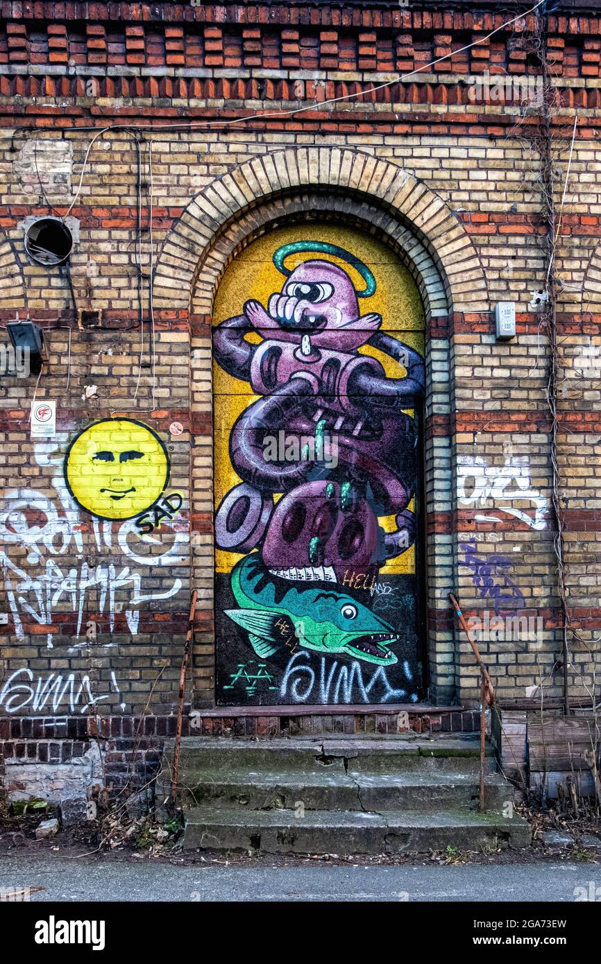 Verlassene alte Backsteingebäude mit Street Art & Graffiti Köpenicker Str. 18, Kreuzberg- Berlin Stockfoto