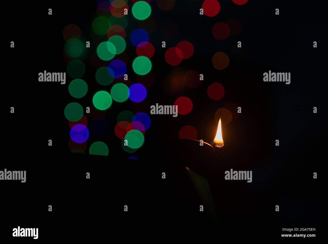 Kombination von modernem und traditionellem Licht der Feier von dipawali/diwali. Stockfoto