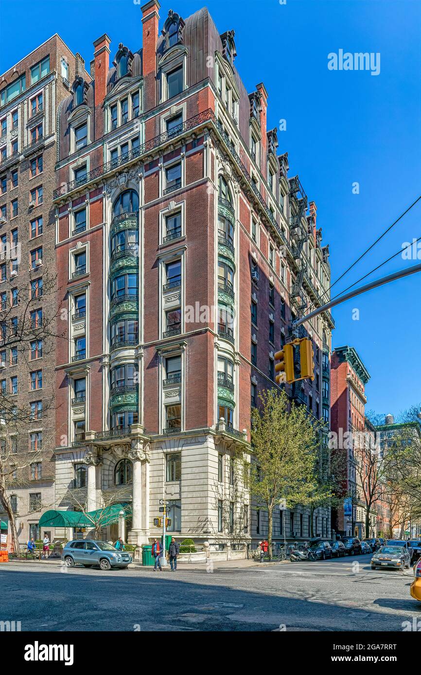 43 die Fifth Avenue, heute eine Genossenschaft, ist ein Wahrzeichen von Beaux Arts im New Yorker Greenwich Village. Stockfoto