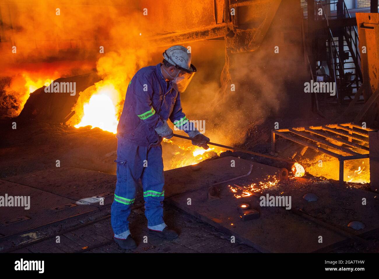 Eregli, Zonguldak-Türkei - 05-20-2013: Blick aus dem Produktionsprozess der Eisen- und Stahlfabrik Ereğli Stockfoto