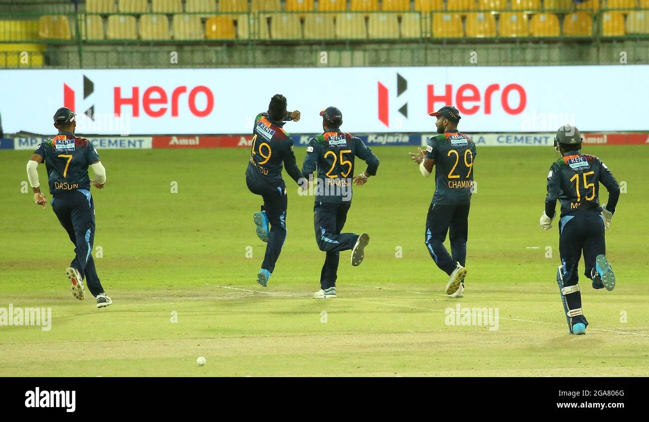Colombo, Si Lanka. Juli 2021. Wanindu Hasaranga aus Sri Lanka feiert am 29. Juli 2021 im R.Premadasa Stadium in Colombo, das dritte T20-Spiel zwischen Indien und Sri Lanka, das Spiel des indischen Spielers in der T20I International Series. (Bild: © Pradeep Dambarage/ZUMA Press Wire) Stockfoto