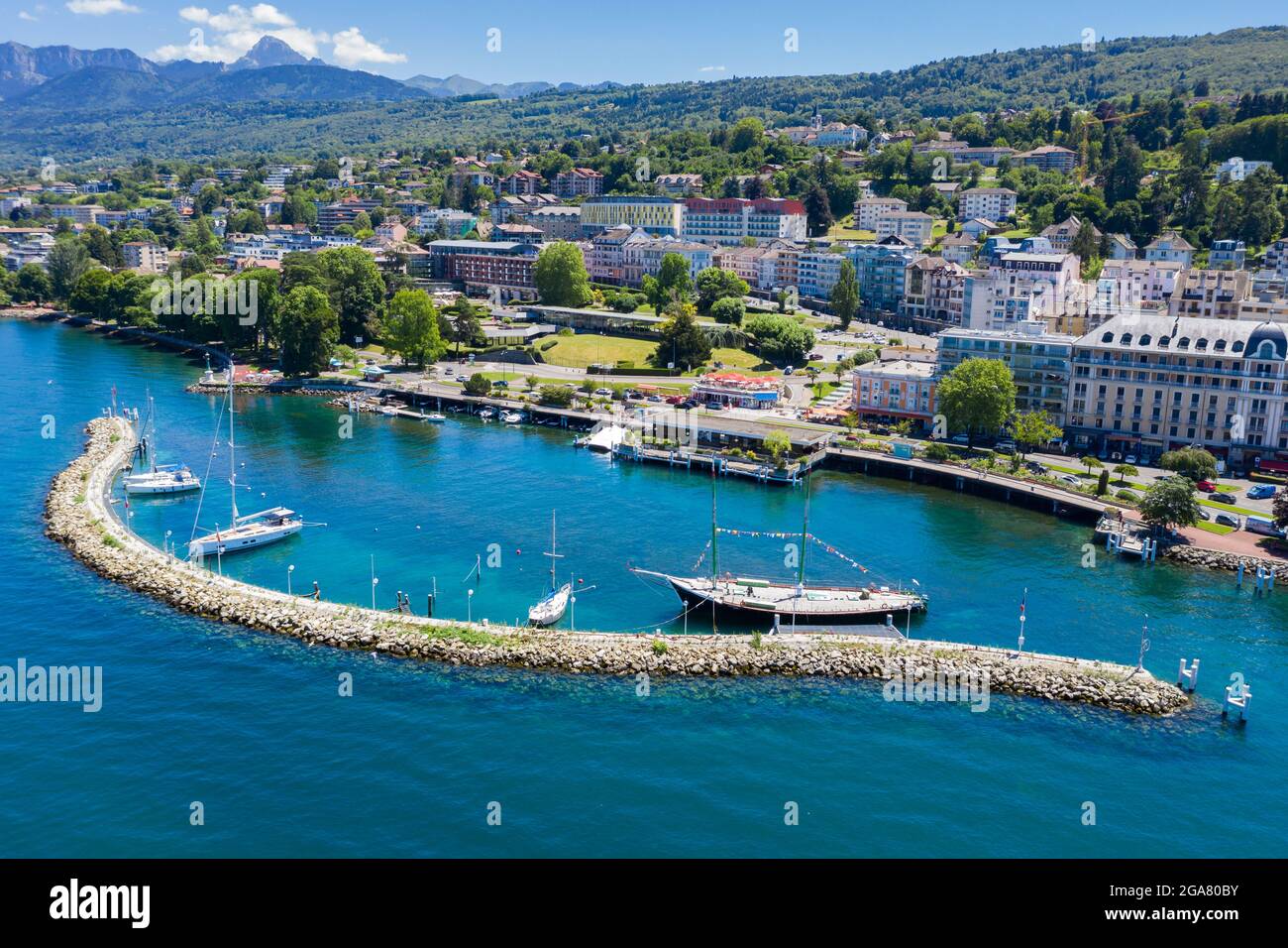 Luftaufnahme von Evian (Evian-Les-Bains) Stadt in Haute-Savoie in Frankreich Stockfoto