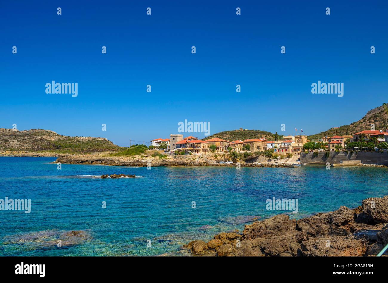 Das Küstendorf Trahila. Es ist ein kleines Küstendorf und eine Gemeinde in der Gemeinde West Mani in der Nähe des Dorfes Agios Dimitrios in Messeni Stockfoto