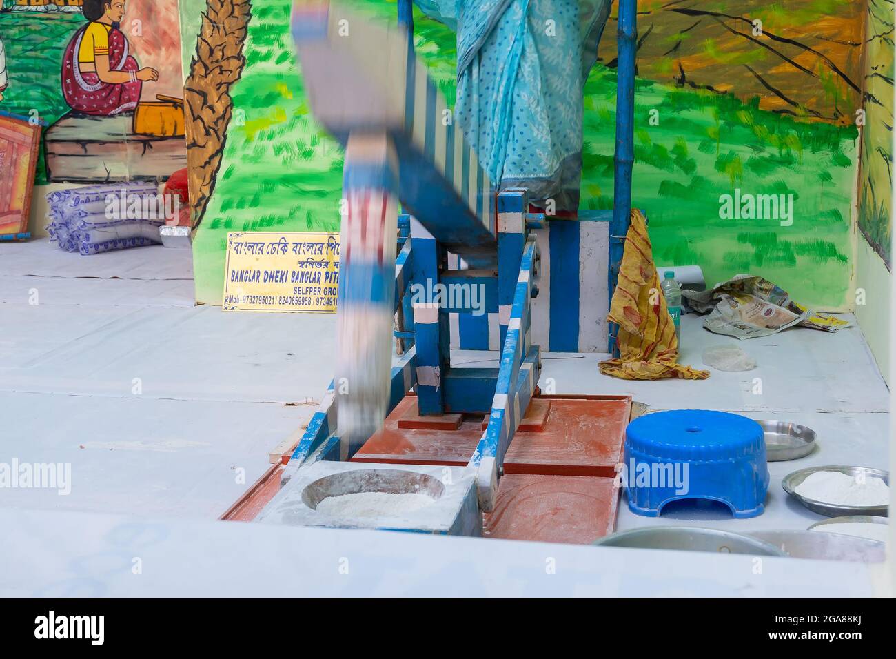 Kalkutta, Westbengalen, Indien - 31. Dezember 2018 : Dheki , landwirtschaftliches Werkzeug zum Dreschen, um Reiskörner von ihren Außenschalen zu trennen, um zu pr Stockfoto
