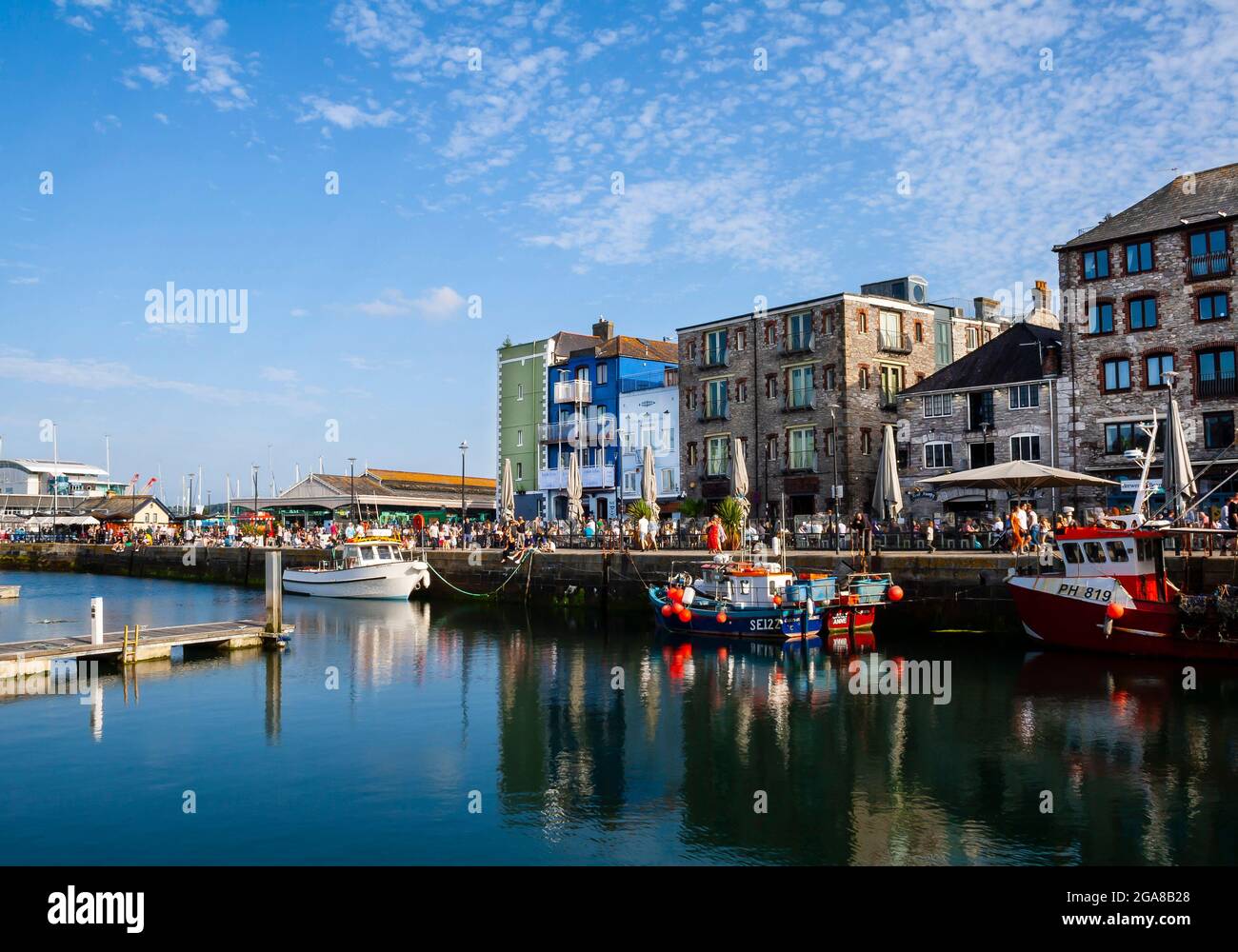 Sutton Harbour in Plymouth an einem schönen Sommertag Stockfoto