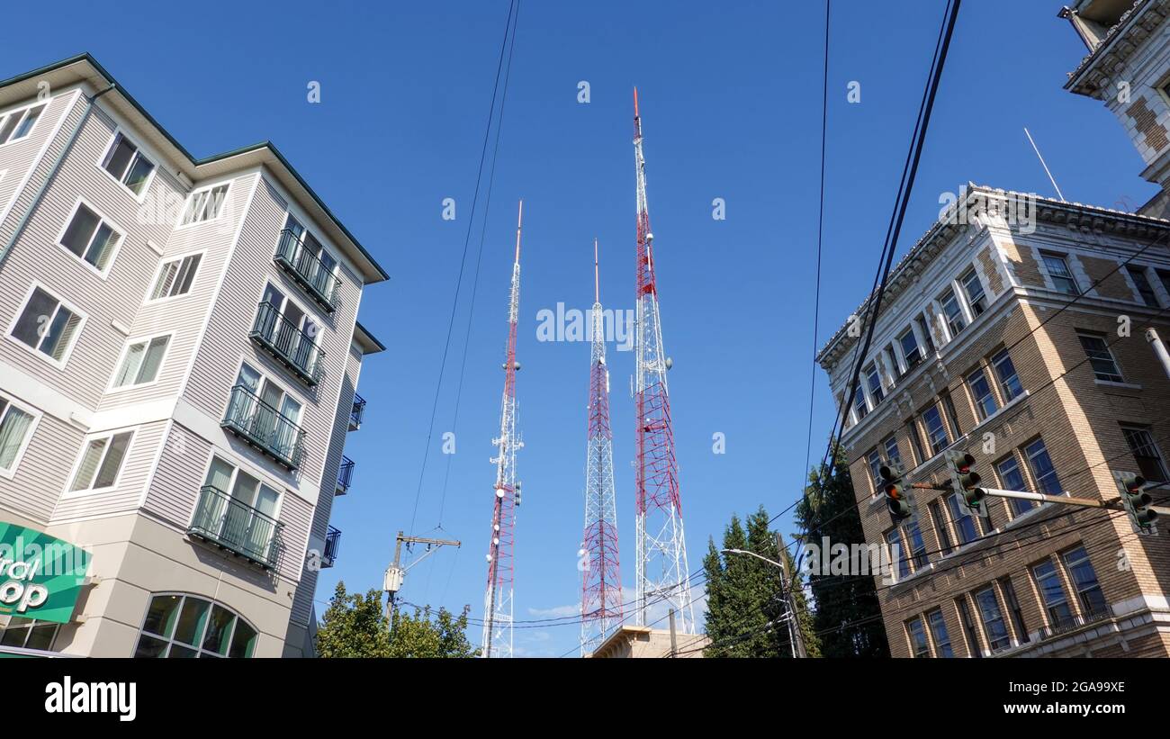 Seattle, WA USA - 6. September 2019: Telekommunikationstürme mitten im Stadtzentrum von Seattle, WA. Stockfoto