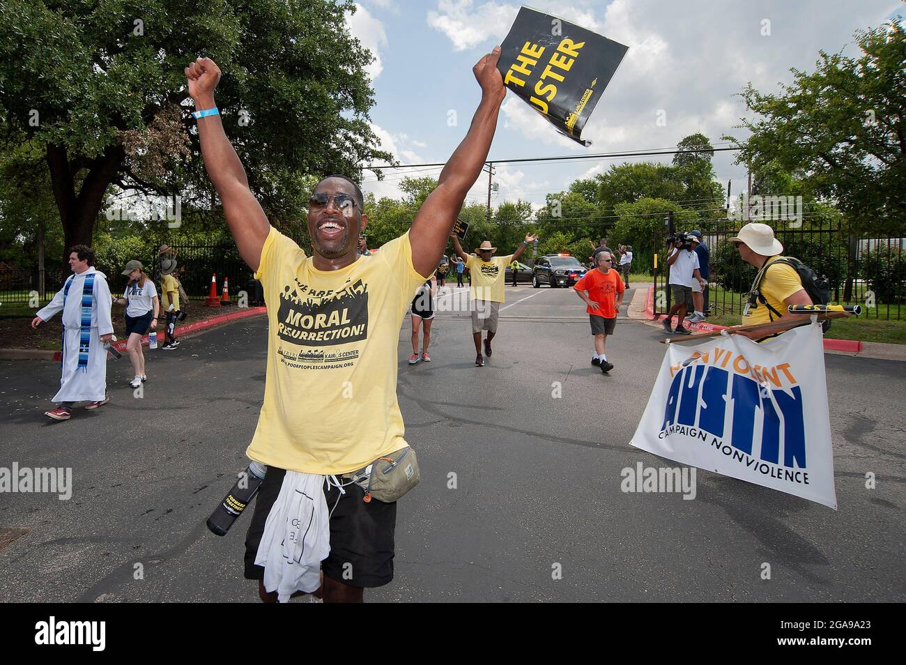 Austin, Texas, USA. Juli 2021. Die Kampagne der Armen endet im North Austin Muslin Community Center, nachdem Sie auf einem 27 Meilen langen, 4-tägigen Spaziergang von Georgetown nach Austin in der Texas State Capital in einem „Selma-Montgomery-Marsch“ auf den Zubringerstraßen zur Interstate 35 gelaufen sind, um Maßnahmen des Bundes im Hinblick auf die Stimmrechte zu fordern. Austin, Texas. Mario Cantu/CSM/Alamy Live News Stockfoto