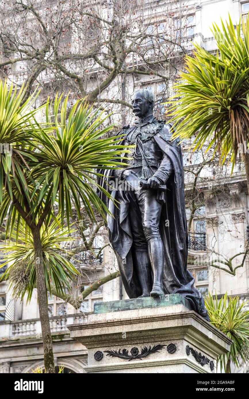 Statue von Bartle Frere in Whitehall Gardens, London, Großbritannien Stockfoto
