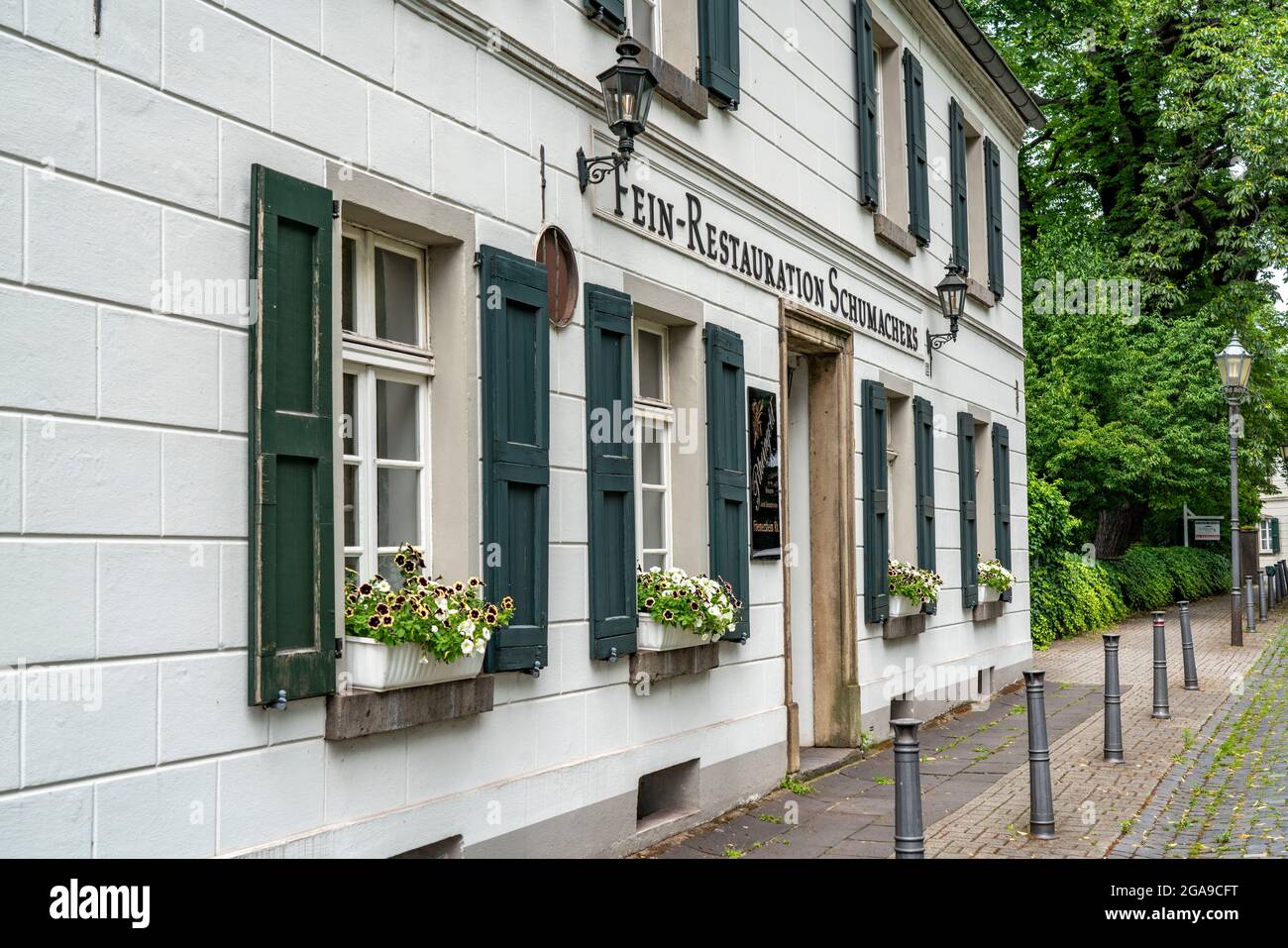 Duisburg Friemersein, altes Dorfzentrum, fein Restauration Schumachers, am Kirchplatz, NRW, Deutschland Stockfoto