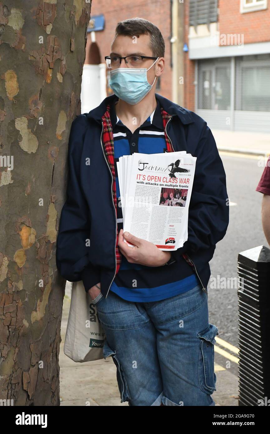 London, Großbritannien. Juli 29 2021: Home Office. Workers Liberty, irakische Kurden und Hongkonger, die „BNO“-Demonstranten suchen, geben an, dass Großbritannien vor der Schließung des Innenministeriums in London, Großbritannien, brutal und rassistisch Asylbewerber behandelt. Quelle: Picture Capital/Alamy Live News Stockfoto