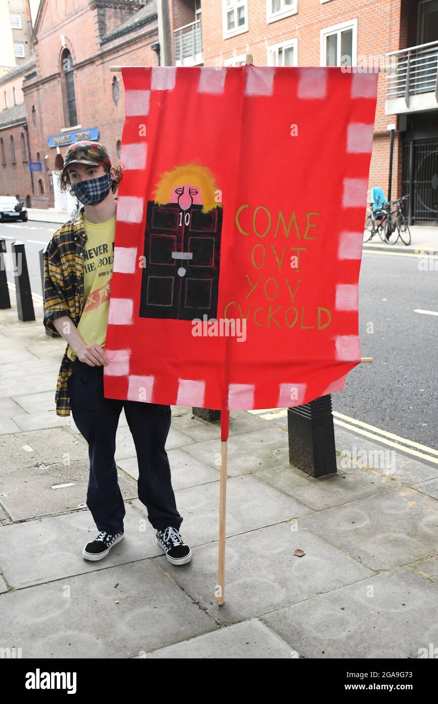 London, Großbritannien. Juli 29 2021: Home Office. Workers Liberty, irakische Kurden und Hongkonger, die „BNO“-Demonstranten suchen, geben an, dass Großbritannien vor der Schließung des Innenministeriums in London, Großbritannien, brutal und rassistisch Asylbewerber behandelt. Quelle: Picture Capital/Alamy Live News Stockfoto