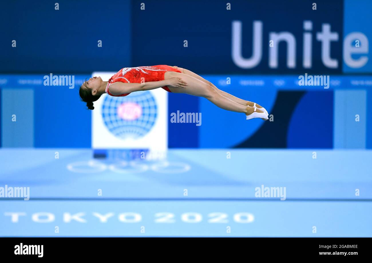 Tokio, Japan. Juli 2021. Liu Lingling aus China tritt beim Frauen-Finale der Trampolinturnen bei den Olympischen Spielen 2020 in Tokio, Japan, am 30. Juli 2021 an. Quelle: He Changshan/Xinhua/Alamy Live News Stockfoto