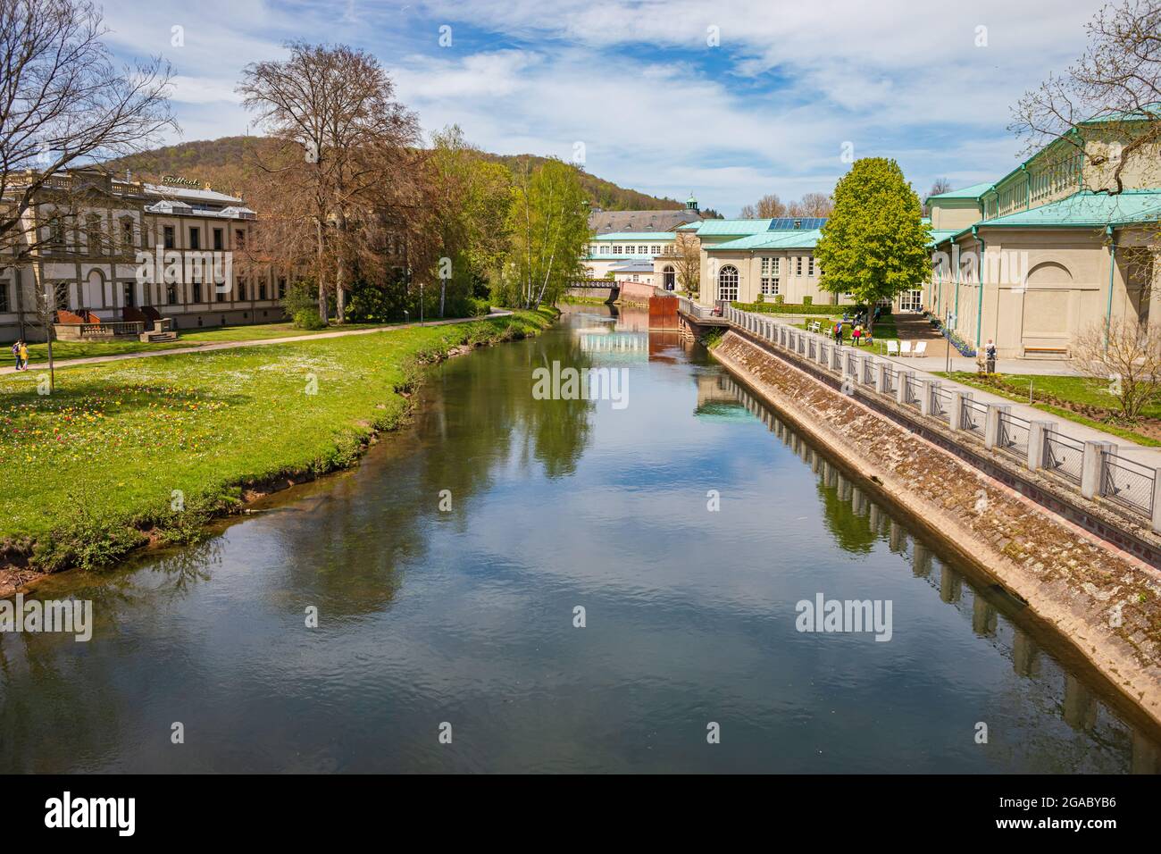 BAD KISSINGEN, BAYERN, DEUTSCHLAND - CA. MAI 2021: Die Saale der Stadt Bad Kissingen, Deutschland. Stockfoto