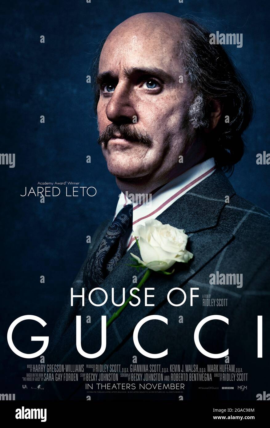 House of Gucci (2021) unter der Regie von Ridley Scott und mit Jared Leto als Paolo Gucci in einem Kriminaldrama, das vom Familienreich hinter dem berühmten italienischen Modehaus inspiriert wurde. Stockfoto